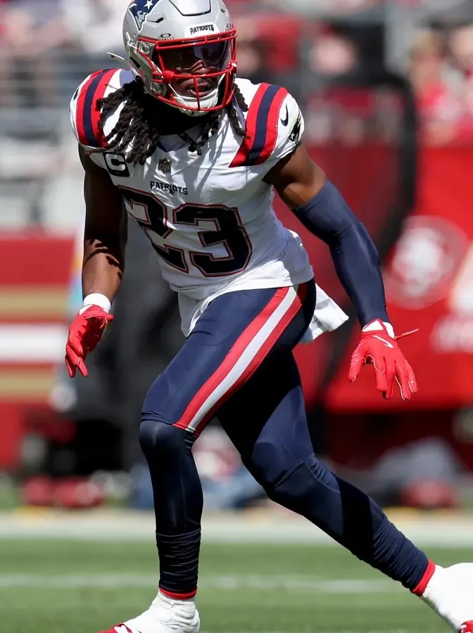 Patriots' Kyle Dugger, Anfernee Jennings reportedly available via trade