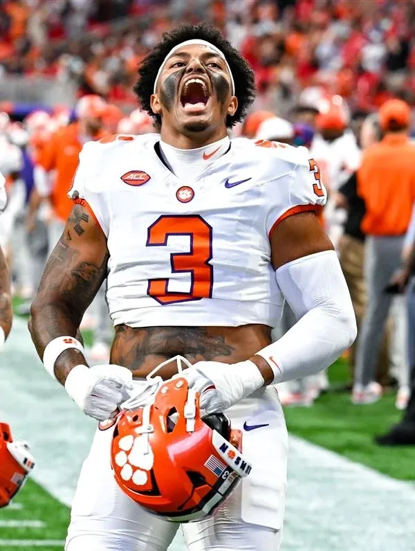 Early 2026 Mock Draft Sees Patriots Select 11 Sack Defensive End