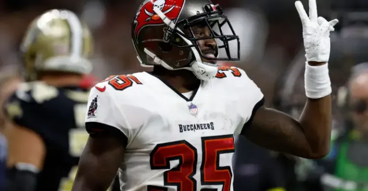 Bucs Urged to Find Trade Partner for ‘Expendable’ $52M Veteran
