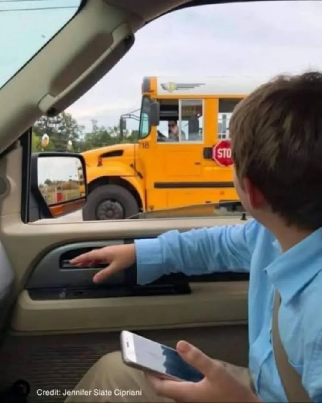 A Bus Driver Who Became a Mother for a Moment.617
