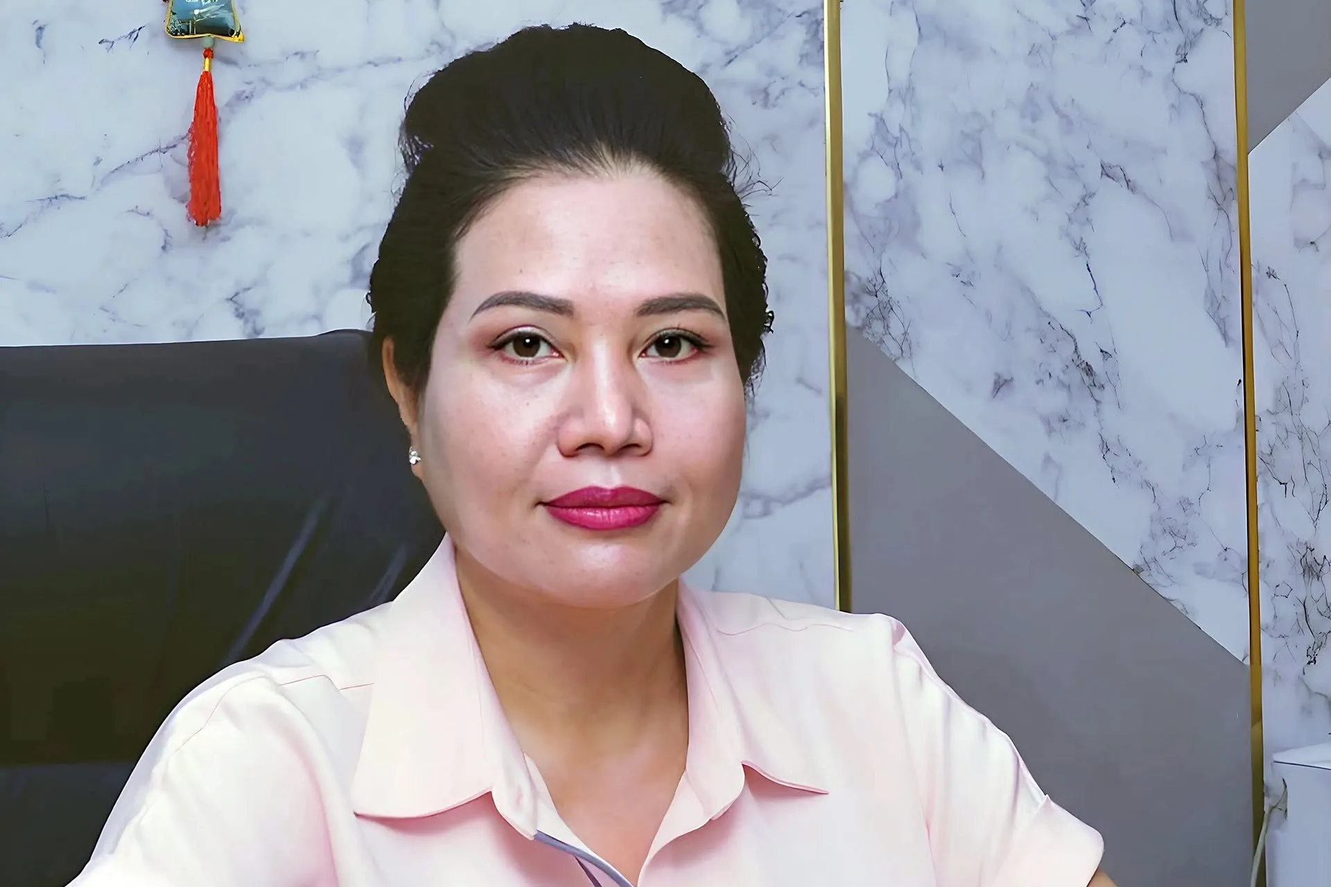 Truy tố cựu Tổng giám đốc Công ty Vàng bạc đá quý Sài Gòn (SJC) vì đưa nguyên liệu bên ngoài vào sản xuất trái phép 6.255 lượng vàng miếng SJC, dân đã mua rồi giờ biết làm sao đây... 