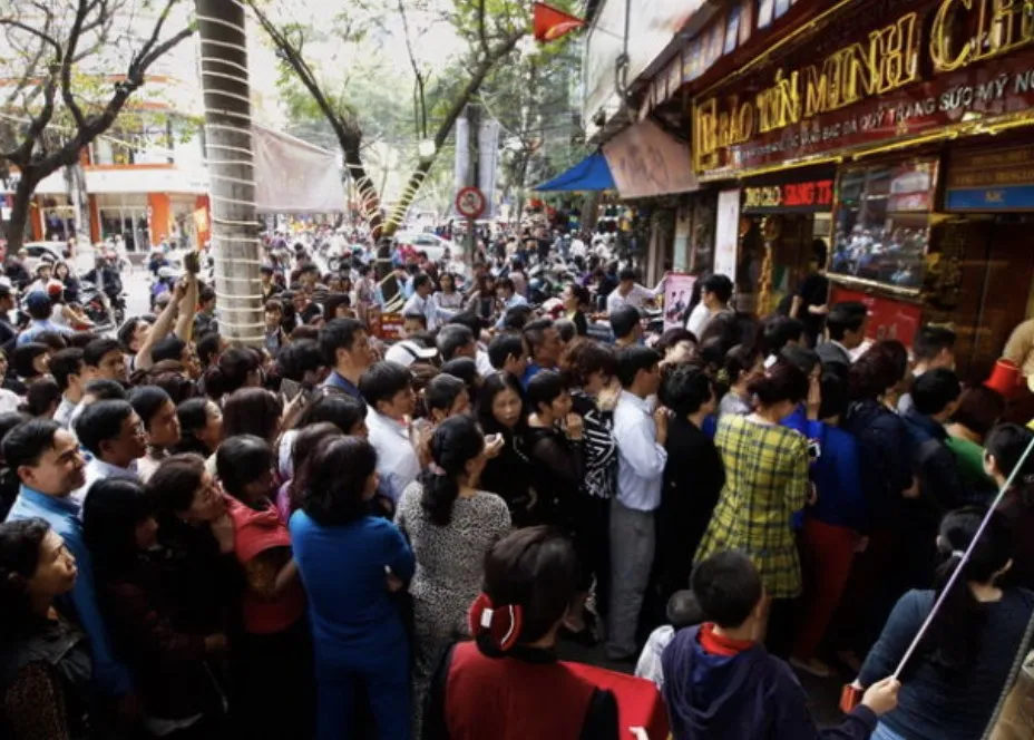 Giá vàng lúc này : chia buồn với những người mua vàng Bà con cả nước kh;/óc th;/ét kinh khủng quá
